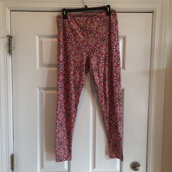Lularoe Leggings Tall and Curvy - Picture 1 of 6